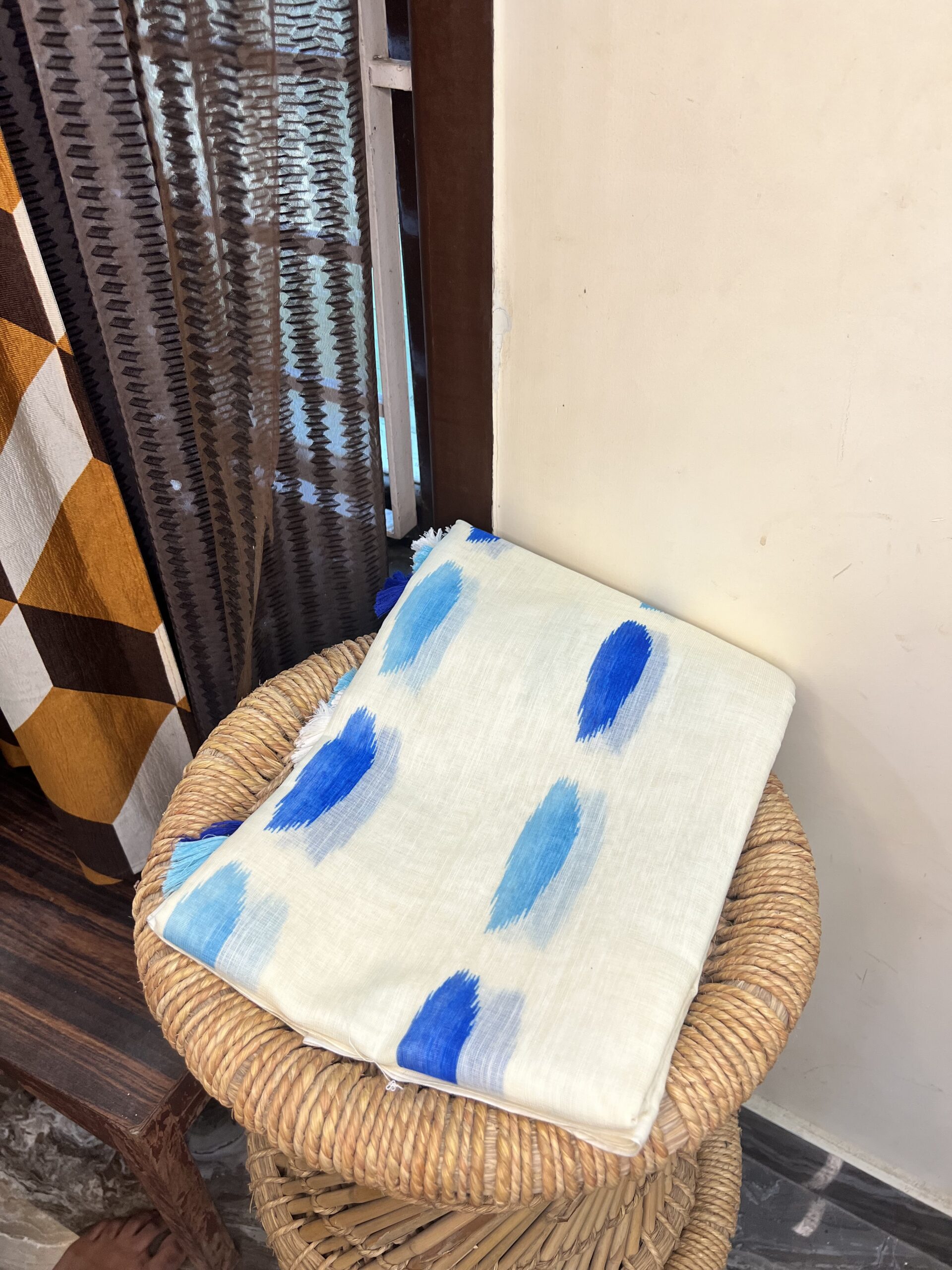 Linen saree with contrast blouse - DTSONA926 - Image 15