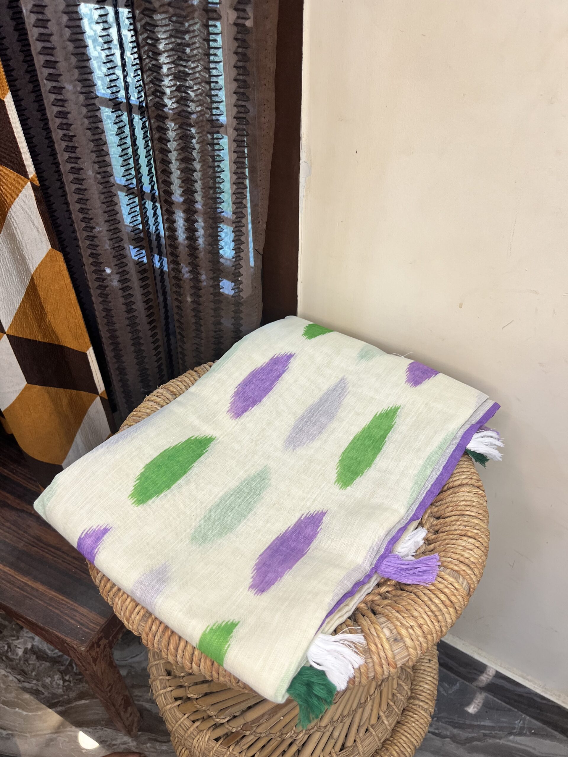 Linen saree with contrast blouse - DTSONA926 - Image 9