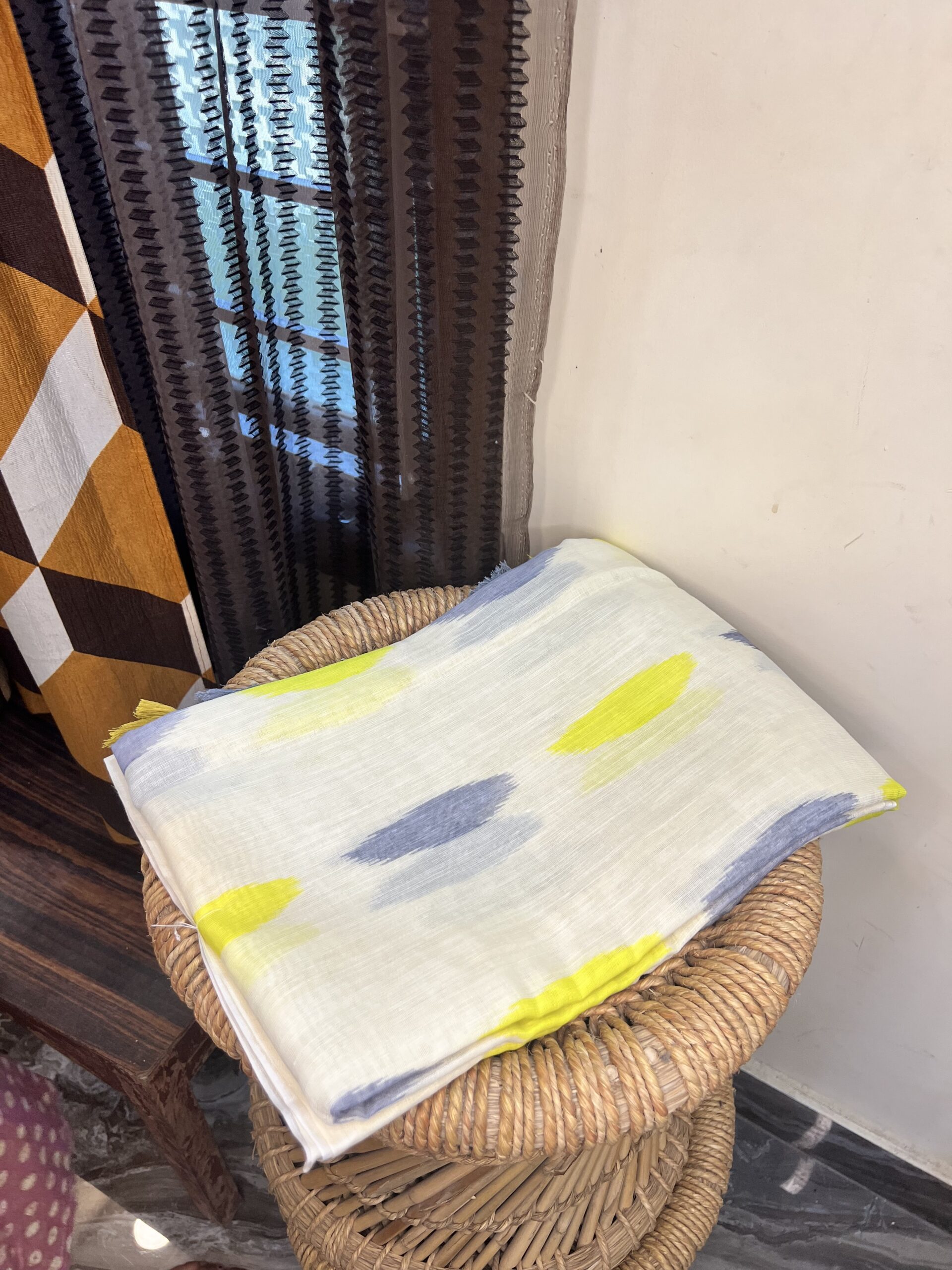 Linen saree with contrast blouse - DTSONA926 - Image 5