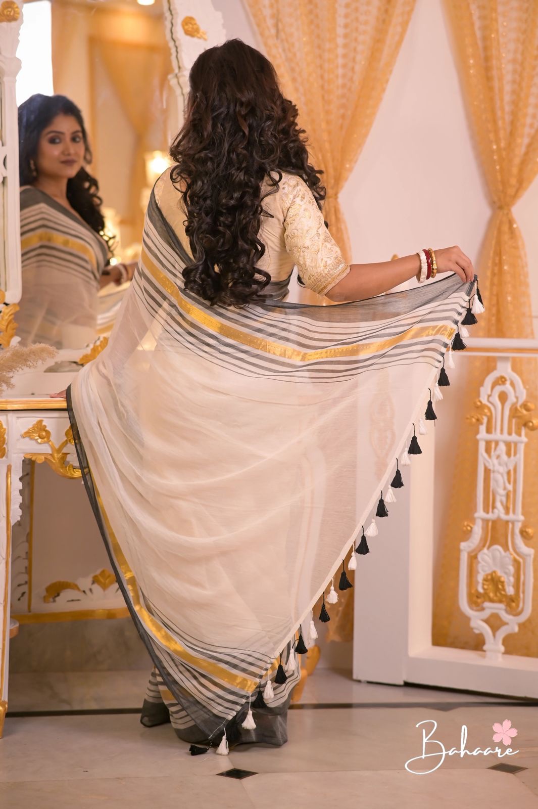 Mul Cotton Saree - White grey stripes with golden border - Image 4