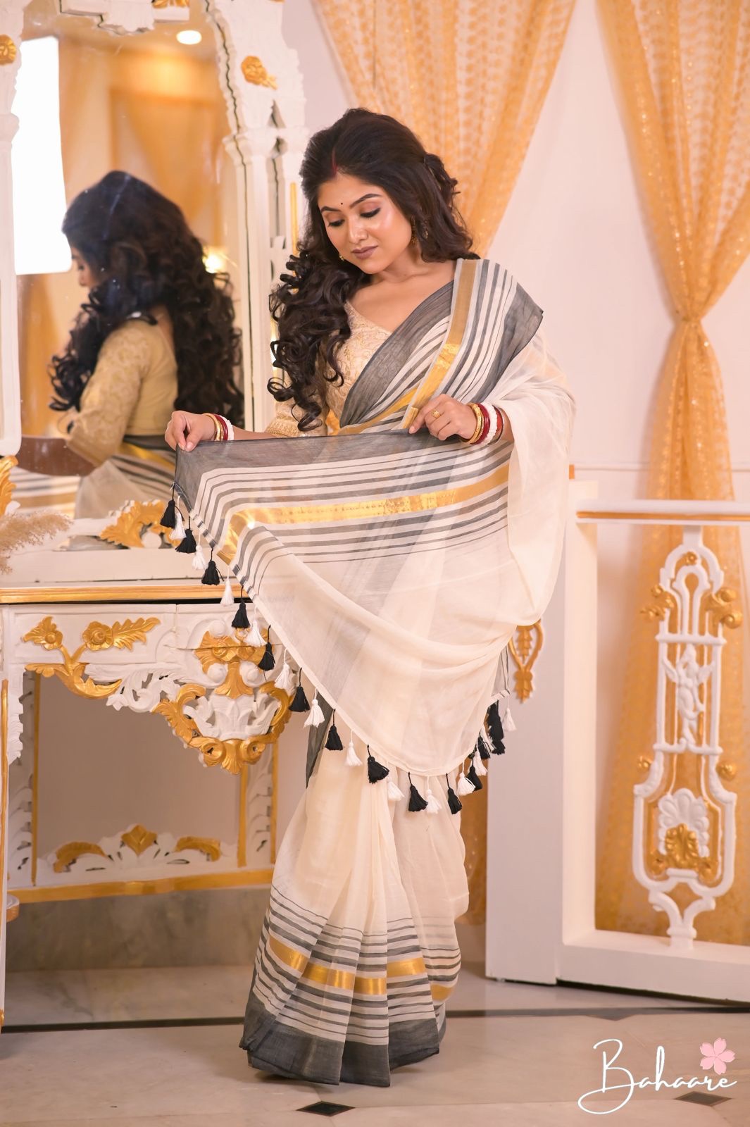 Mul Cotton Saree - White grey stripes with golden border - Image 3