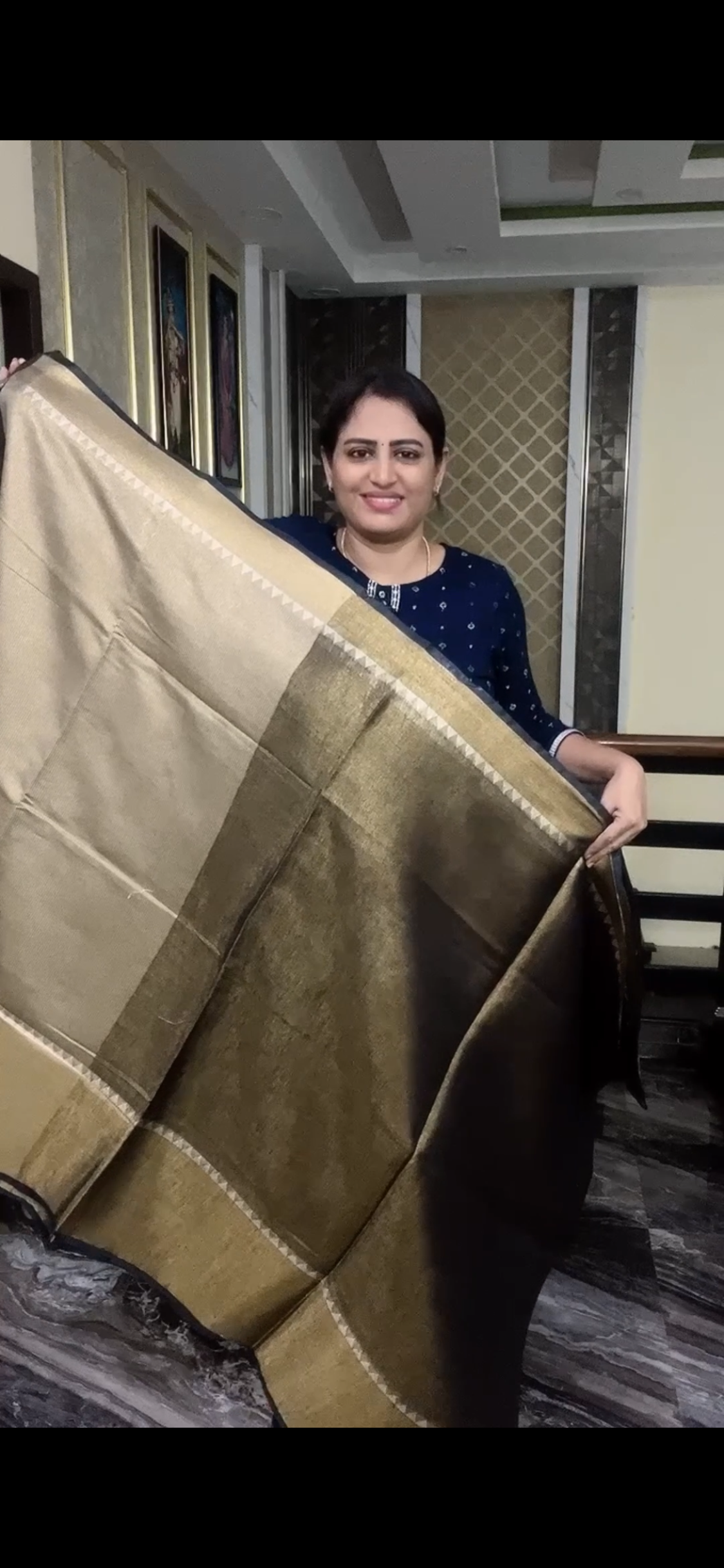 Warm silk - Rich earthy gold & black tone