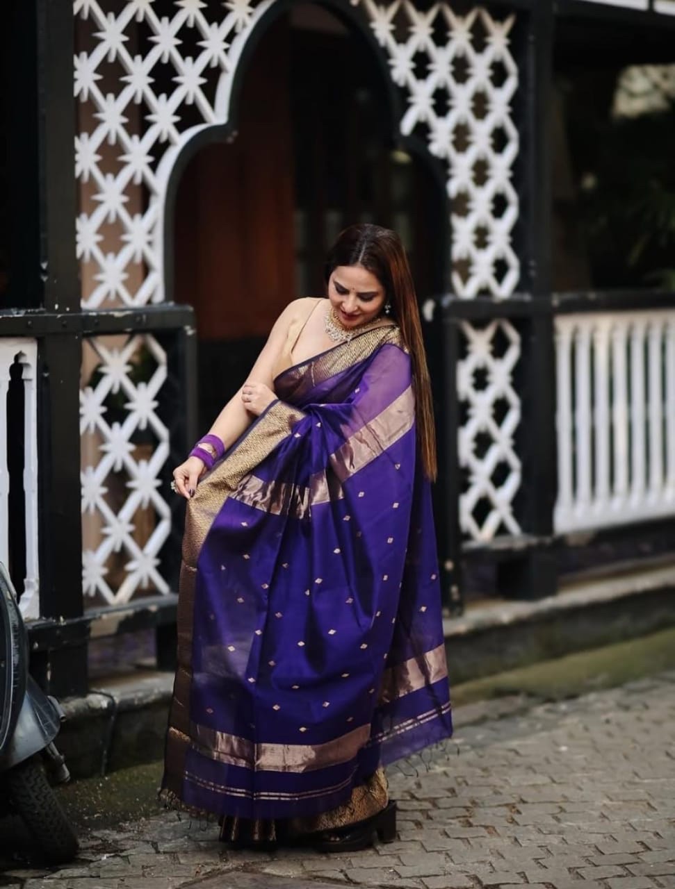 Nayanthara-Inspired Banarasi Soft Katan Tapeta Saree - Image 4