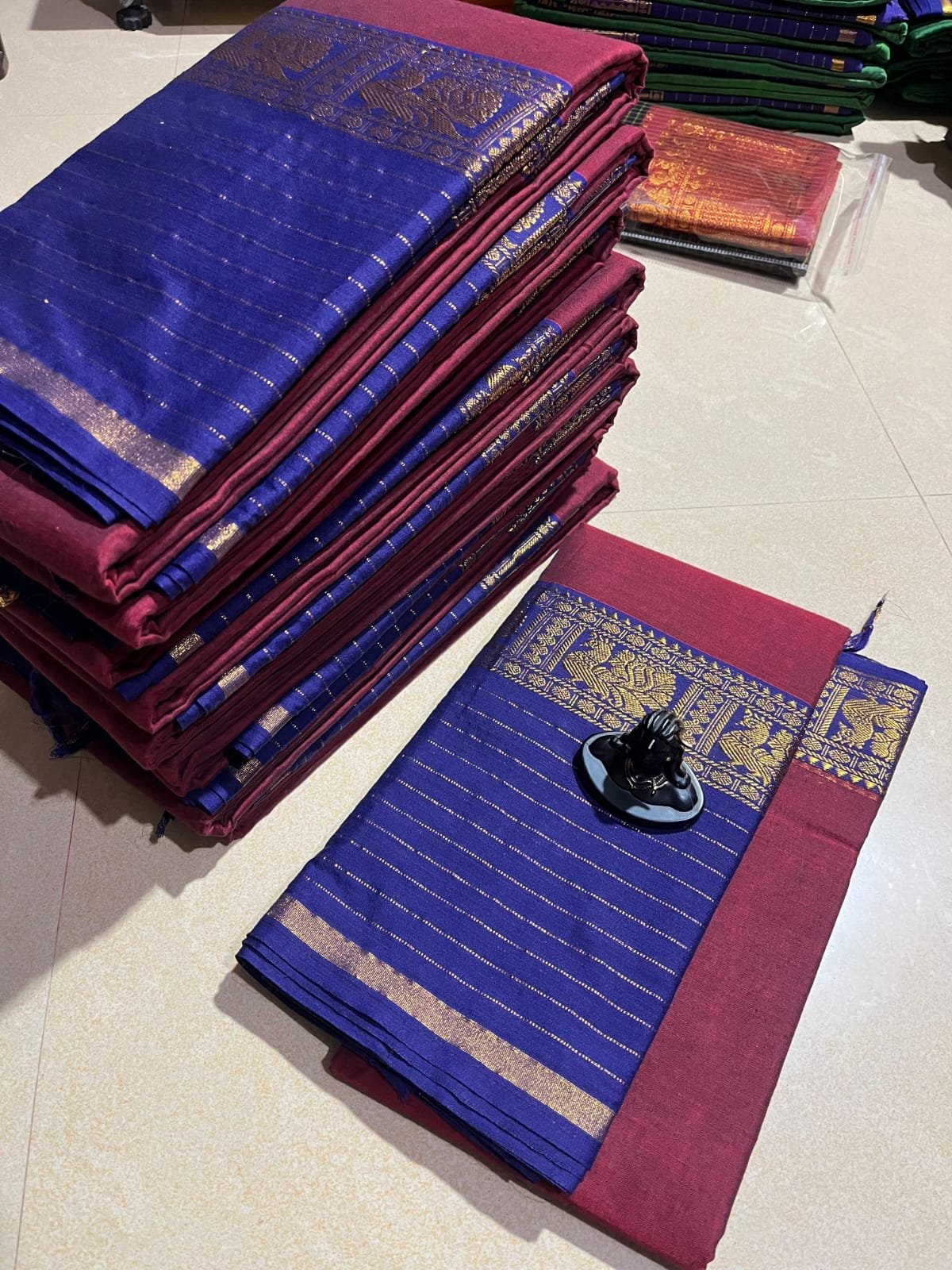 Narayanpeth Pure Mercerised Cotton Saree - Big border Maroon Blue stripe borders - Image 3